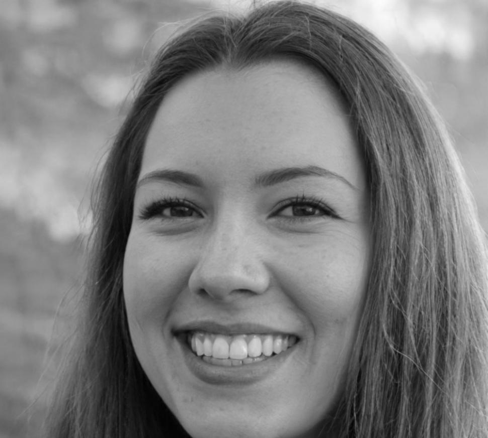 Retrato profesional de instructora de finanzas personales