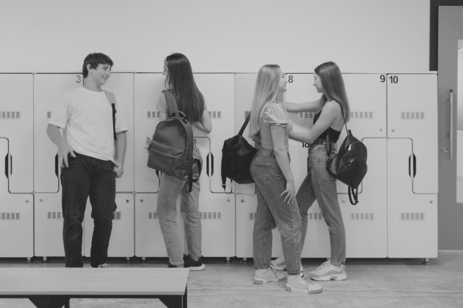 Personas aprendiendo sobre finanzas personales